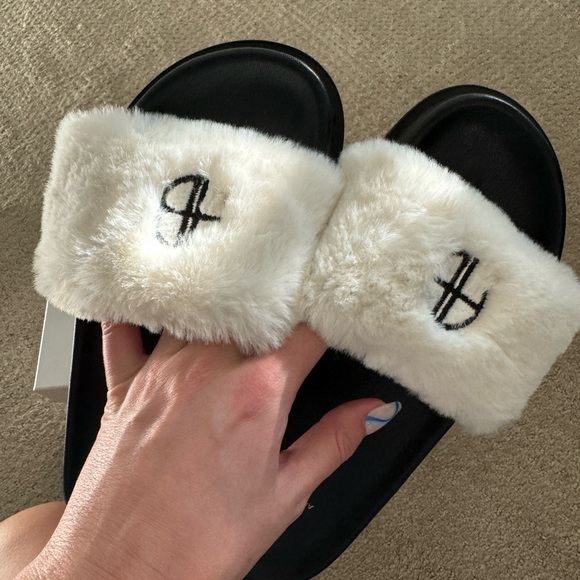 Anine Bing Fluffy Slides - Picture 3 of 3